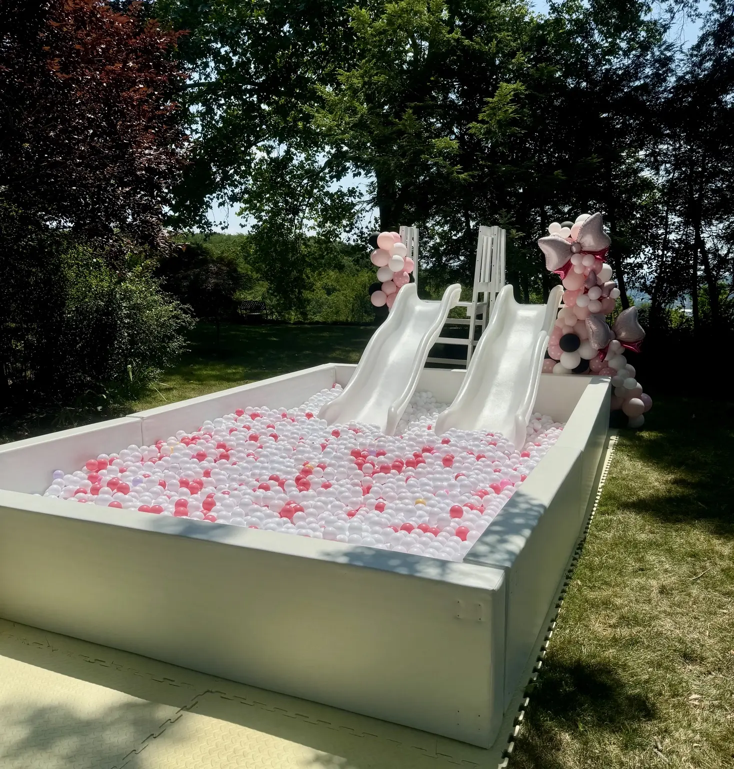 16' × 10' Ball Pit